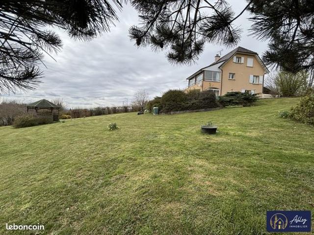 Propriété 8 pièces 181 m²