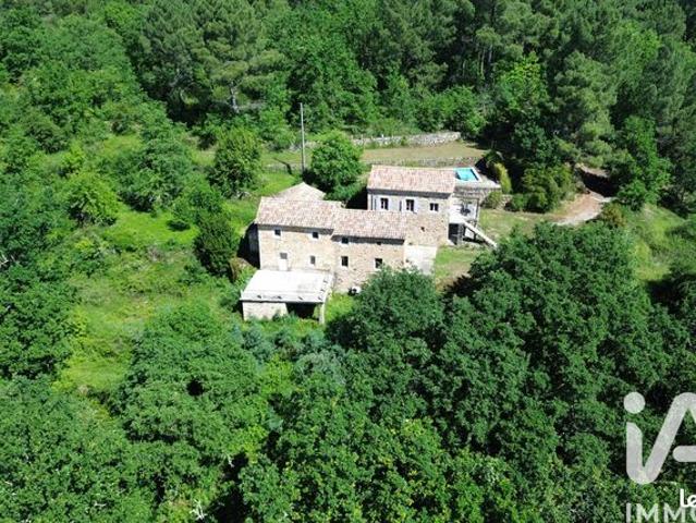 Propriété 8 pièces 182 m²