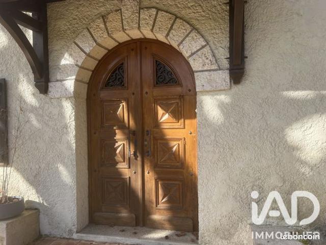 Propriété 8 pièces 182 m²