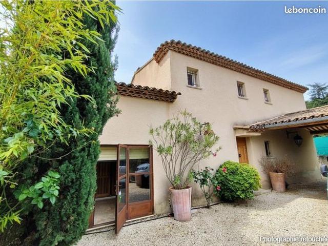 Propriété 8 pièces 182 m²