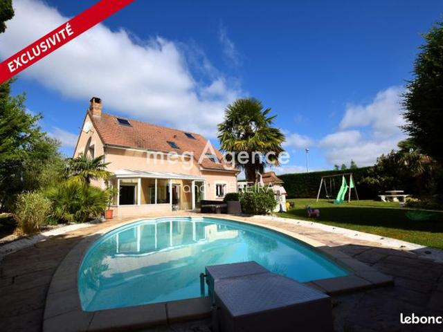 Propriété 8 pièces 182 m²