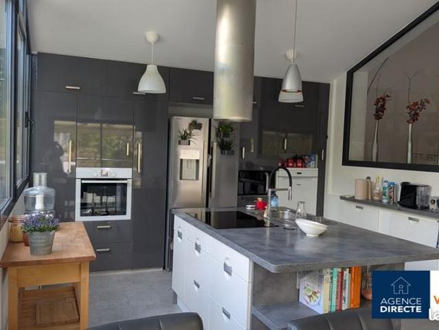 Propriété 8 pièces 183 m²