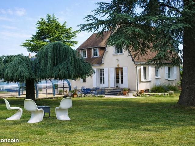 Propriété 8 pièces 183 m²