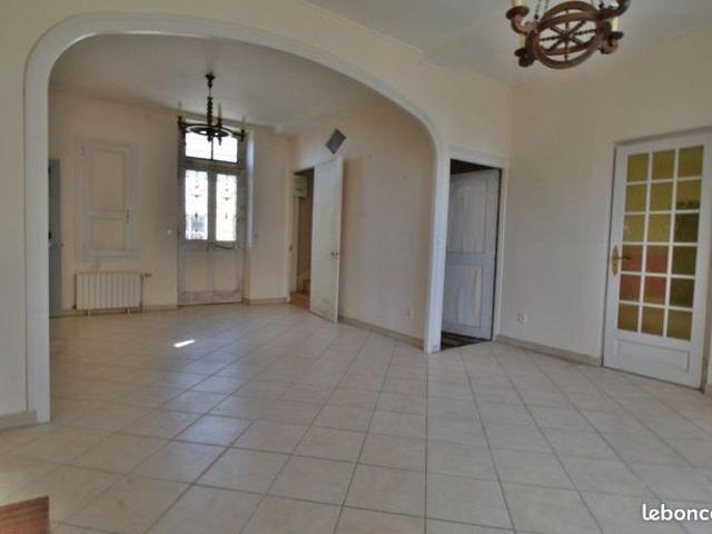 Propriété 8 pièces 194 m²