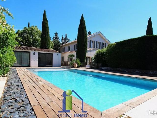 Propriété 8 pièces 194 m²