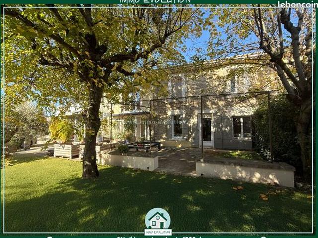 Propriété 8 pièces 194 m²