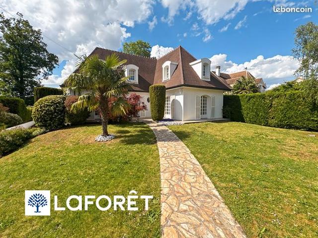 Propriété 8 pièces 195 m²
