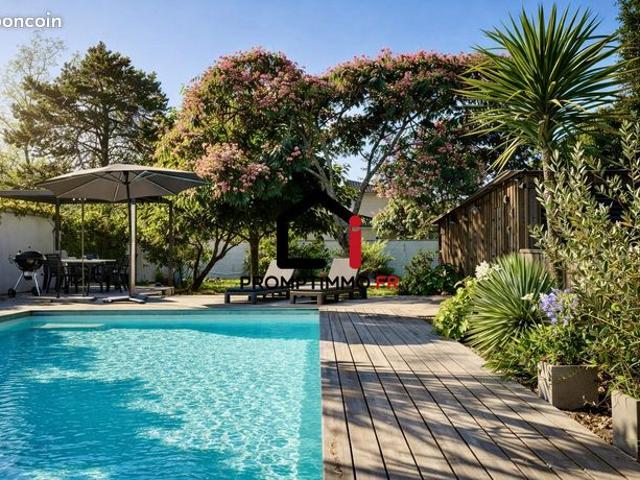 Propriété 8 pièces 195 m²