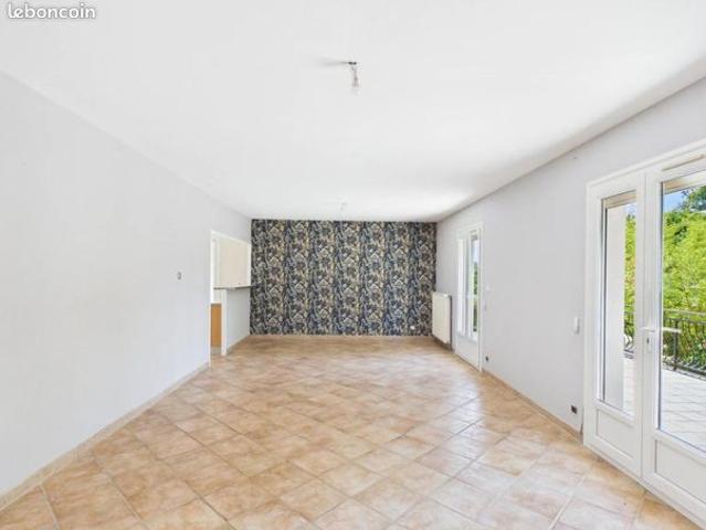 Propriété 8 pièces 196 m²