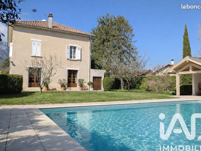 Propriété 8 pièces 196 m²