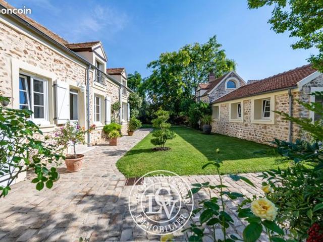 Propriété 8 pièces 196 m²