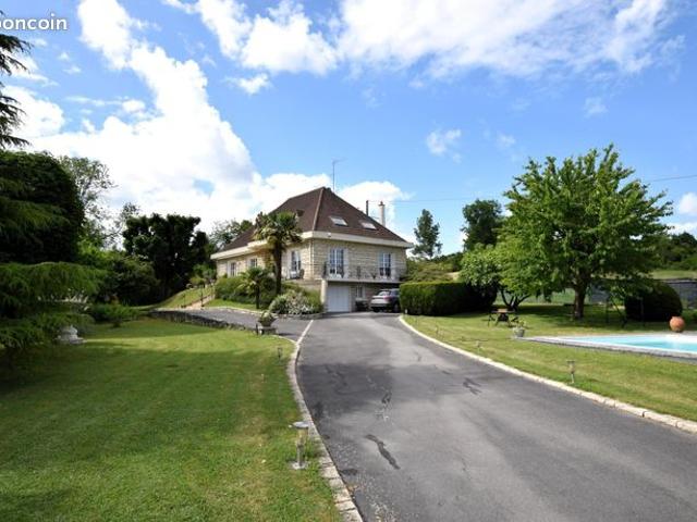 Propriété 8 pièces 196 m²
