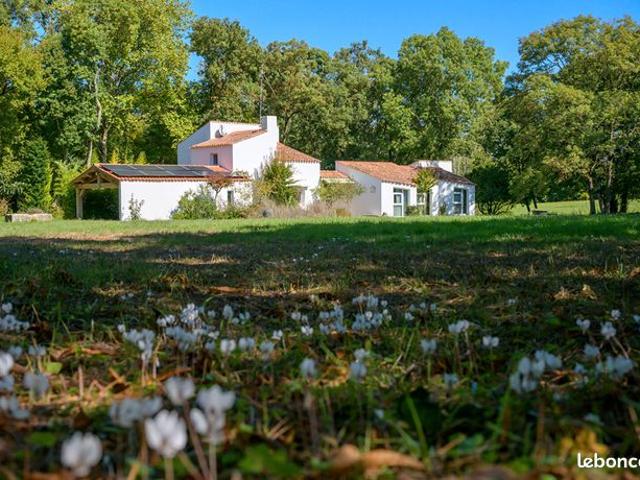 Propriété 8 pièces 197 m²
