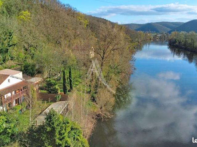 Propriété 8 pièces 198 m²
