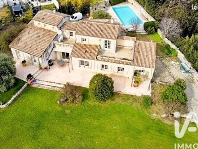 Propriété 8 pièces 199 m²