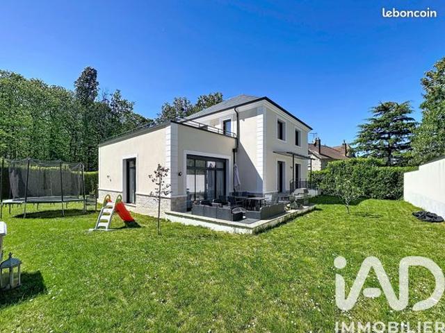 Propriété 8 pièces 199 m²