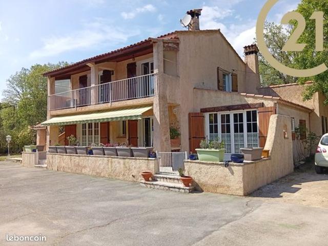 Propriété 8 pièces 190 m²