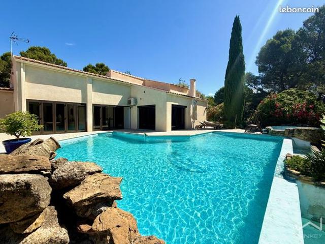 Propriété 8 pièces 204 m²