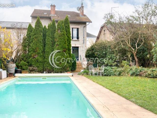Propriété 8 pièces 204 m²