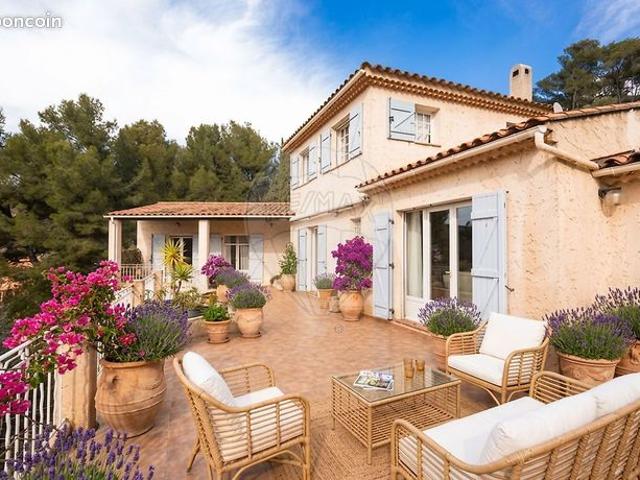Propriété 8 pièces 204 m²