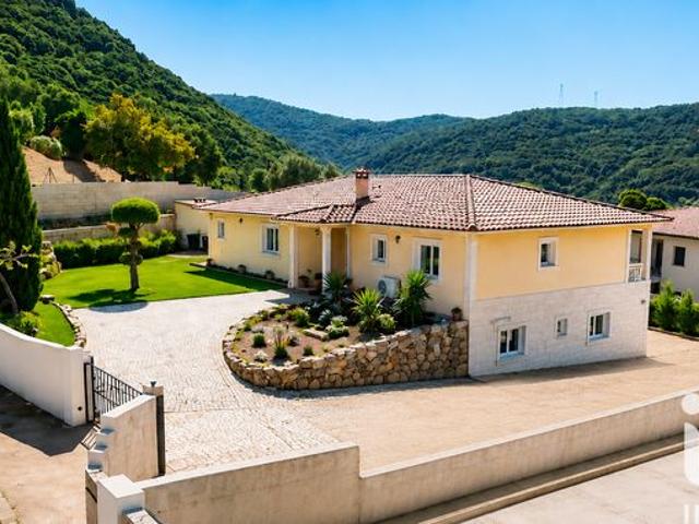 Propriété 8 pièces 205 m²