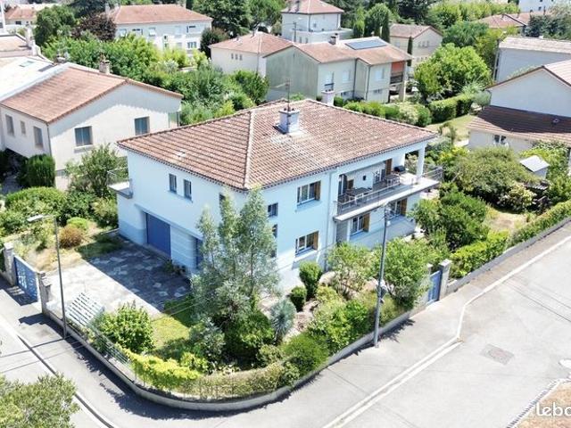Propriété 8 pièces 205 m²