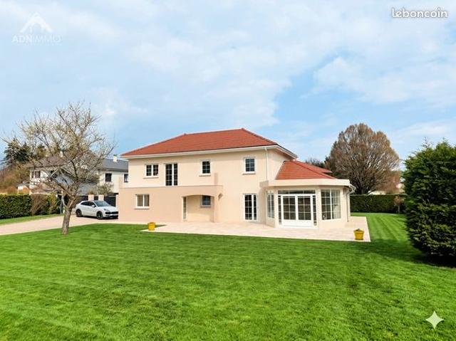 Propriété 8 pièces 205 m²