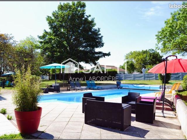 Propriété 8 pièces 208 m²