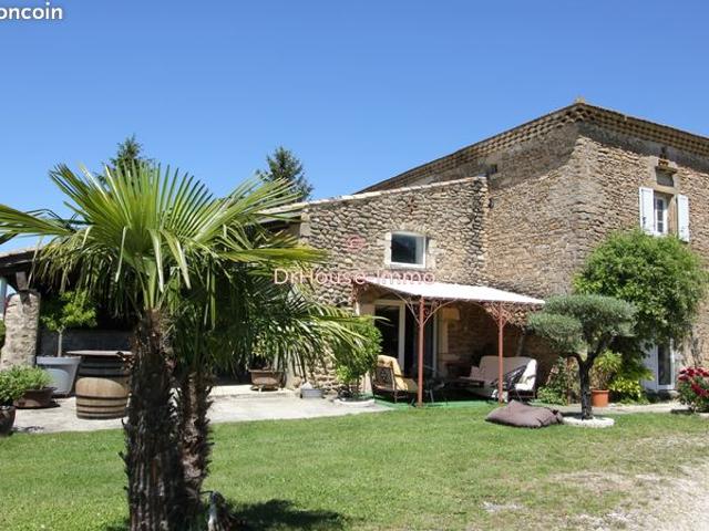 Propriété 8 pièces 208 m²