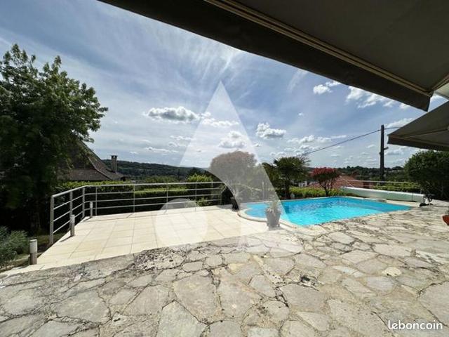Propriété 8 pièces 208 m²