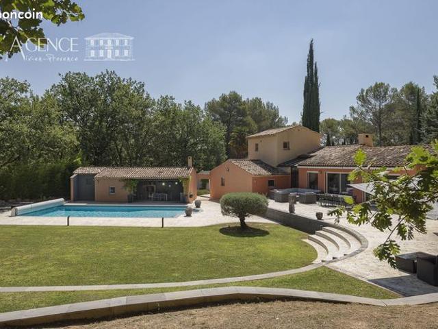 Propriété 8 pièces 208 m²