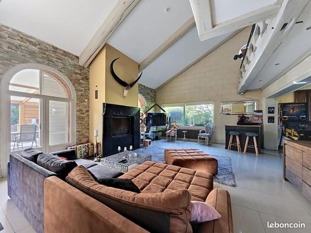 Propriété 8 pièces 209 m²