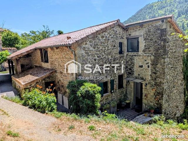 Propriété 8 pièces 209 m²