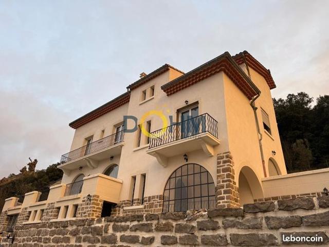 Propriété 8 pièces 200 m²