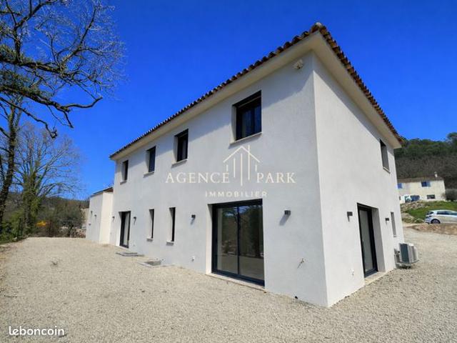 Propriété 8 pièces 200 m²