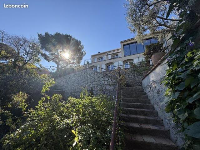 Propriété 8 pièces 200 m²