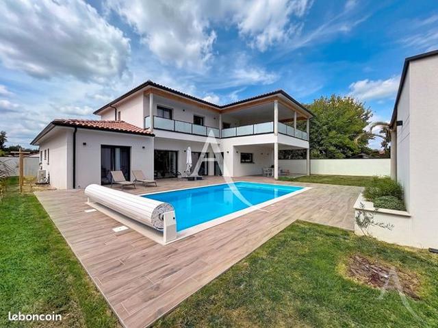 Propriété 8 pièces 200 m²