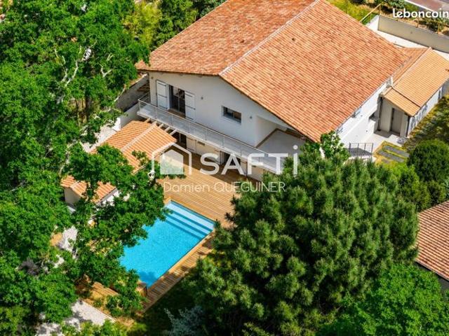 Propriété 8 pièces 200 m²