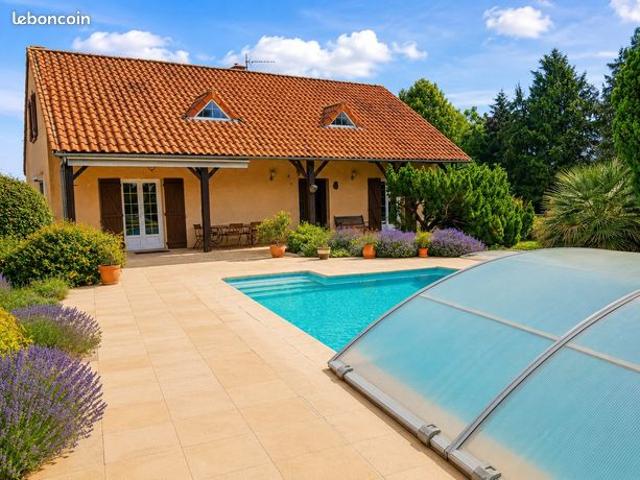 Propriété 8 pièces 200 m²