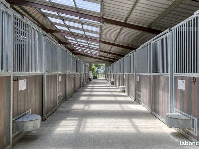 Propriété 8 pièces 200 m²