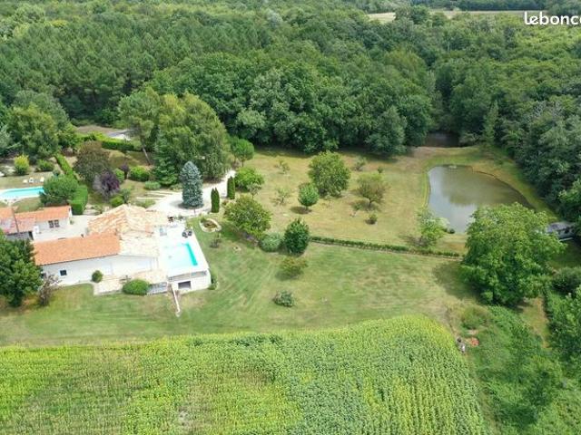 Propriété 8 pièces 200 m²