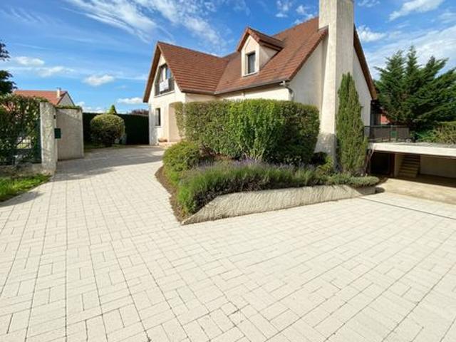 Propriété 8 pièces 200 m²
