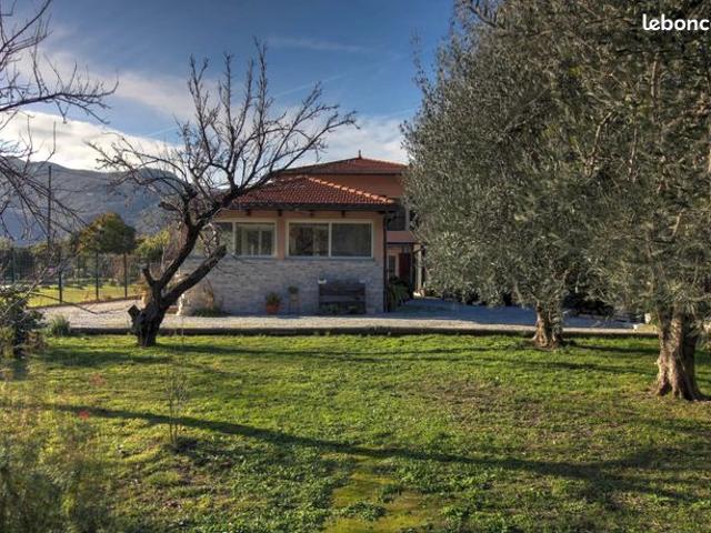 Propriété 8 pièces 200 m²