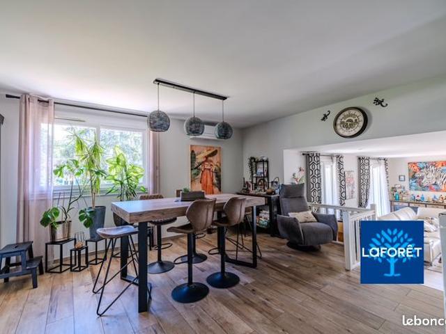 Propriété 8 pièces 200 m²