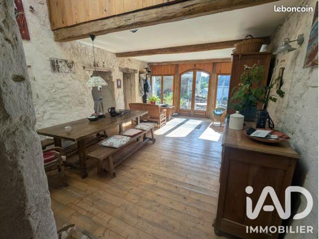 Propriété 8 pièces 200 m²