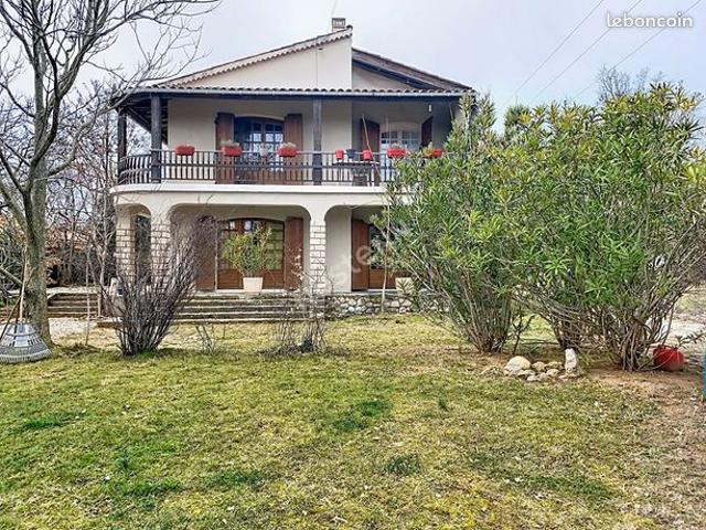 Propriété 8 pièces 200 m²