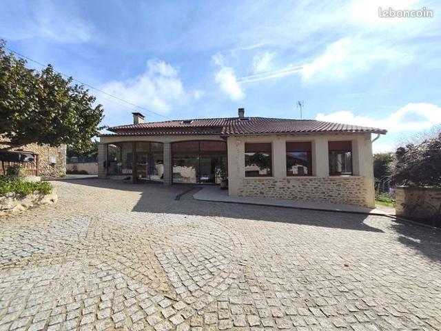 Propriété 8 pièces 200 m²