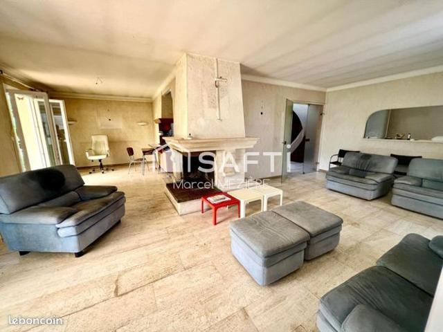 Propriété 8 pièces 200 m²