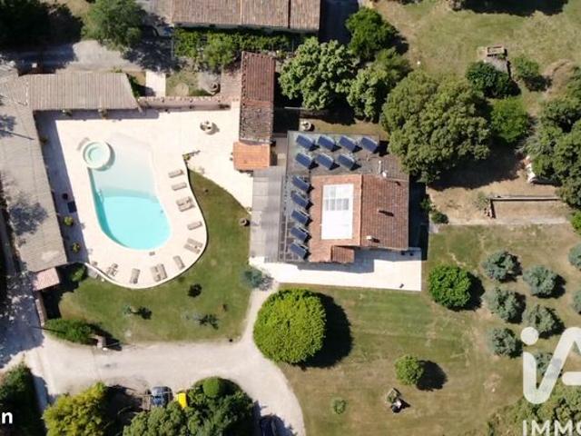 Propriété 8 pièces 200 m²