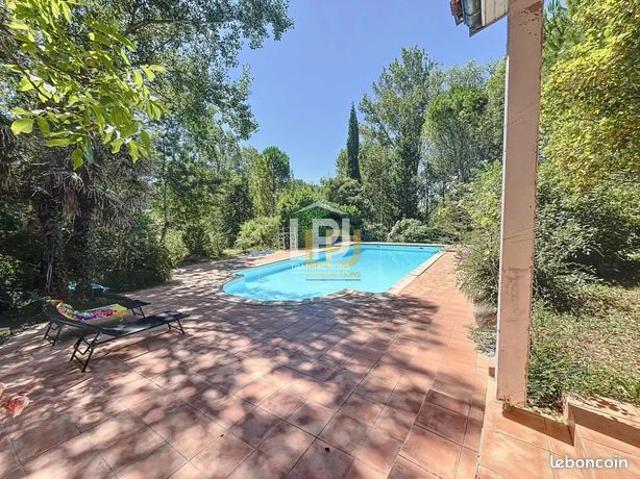 Propriété 8 pièces 200 m²